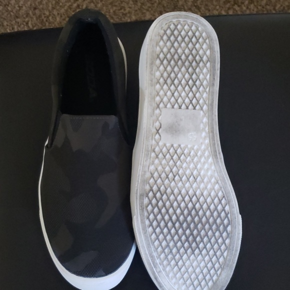 Shoes - Picture 5 of 5